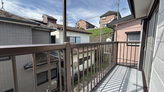 周辺環境が充実した静かな住宅街～神奈川県厚木市三田南1丁目～のバルコニー|洗濯物を干すスペースをしっかり確保した開放感のあるバルコニー。