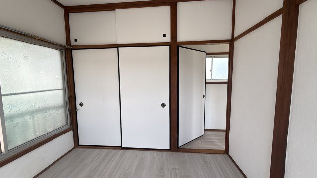 周辺環境が充実した静かな住宅街～神奈川県厚木市三田南1丁目～の洋室|天袋付きの収納スペースを設けており、荷物をすっきり整理できます。