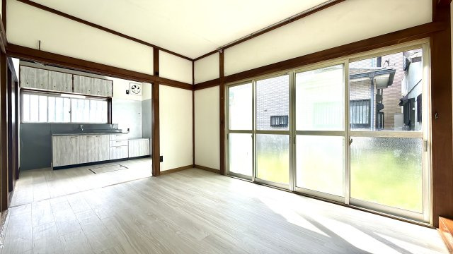 周辺環境が充実した静かな住宅街～神奈川県厚木市三田南1丁目～の洋室|ダイニングと連続して使える配置で、一体感のある室内空間。