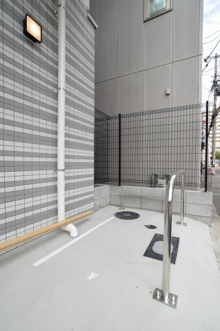 フォーリアライズ梅田レーベンの駐車場