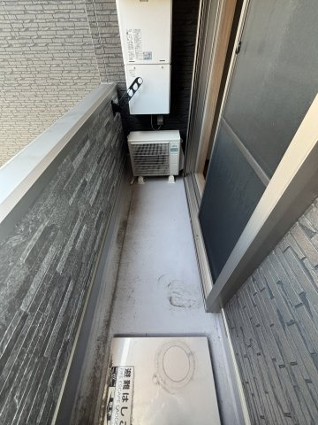尼崎市立花町２丁目のアパートのバルコニー