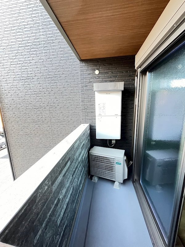 尼崎市立花町２丁目のアパートのバルコニー