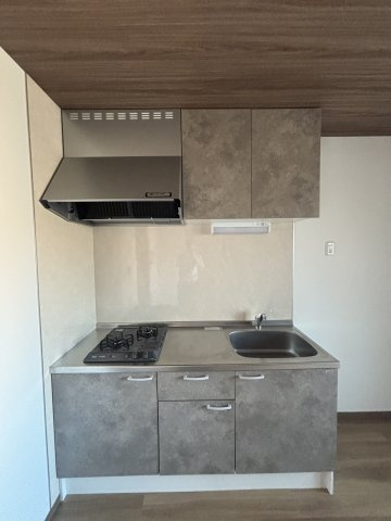 尼崎市立花町２丁目のアパートのキッチン