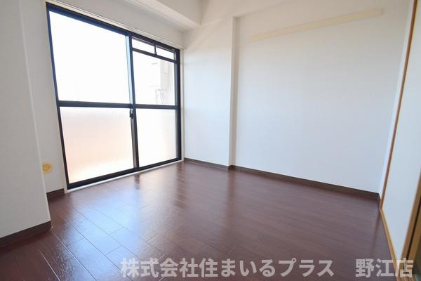プリモ中宮の洋室