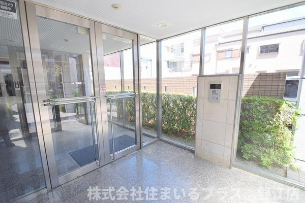 プリモ中宮のエントランス
