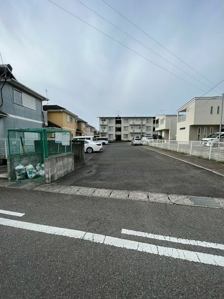 シャンポール青木の駐車場