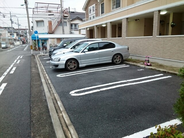 エスポワールの駐車場
