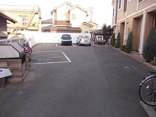 クリバーコートの駐車場