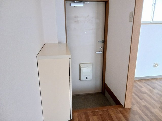 コーポ藤原の玄関
