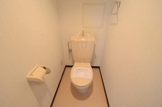 シンプルで使いやすいトイレです♪
