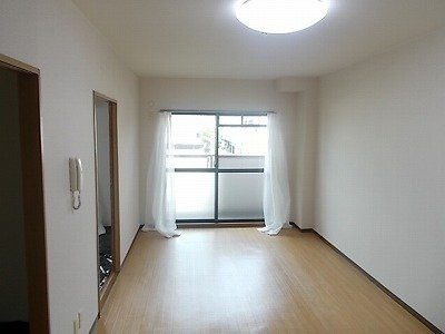 ニューサンライズの居間・リビング