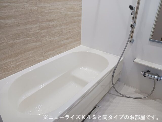 ペルラ北花田の浴室