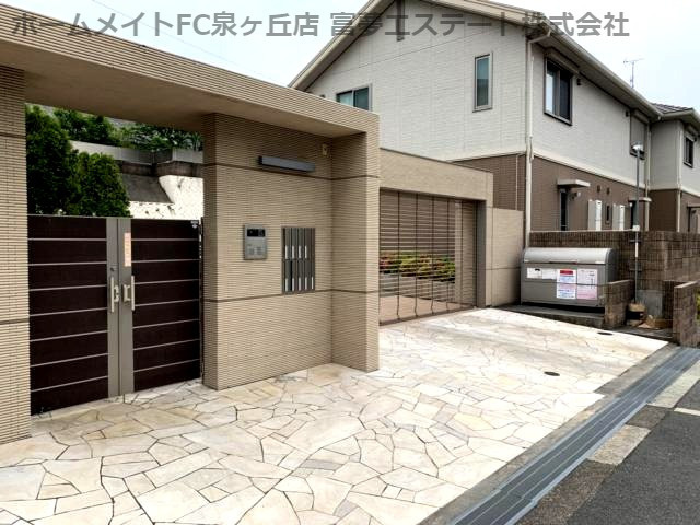 シャーメゾン泉ヶ丘のエントランス