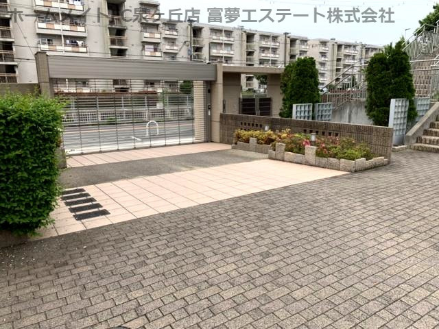 シャーメゾン泉ヶ丘のエントランス