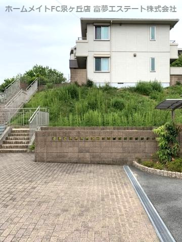 シャーメゾン泉ヶ丘のエントランス