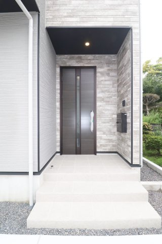 郡山市緑町　　　  １号棟　　　桃見台小学校、郡山第５中学区　の玄関
