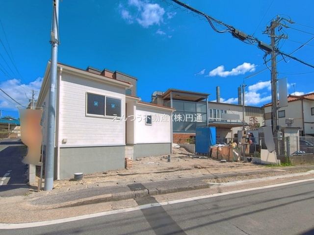 リーブルガーデン安戸町の平屋の前面道路含む現地写真