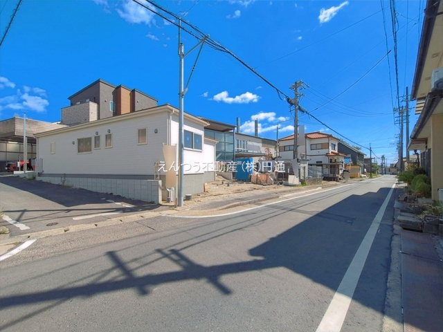 リーブルガーデン安戸町の平屋の前面道路含む現地写真