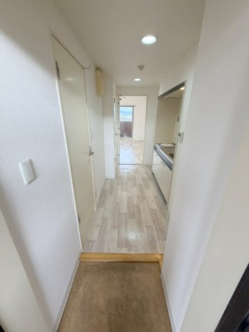 第25友建ビルの玄関