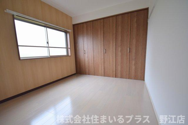 クレール新森の洋室