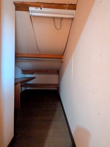 岡山市南区郡 中古住宅の収納|◆納戸3.5畳です。