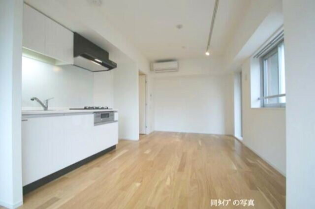 ユニテラス三軒茶屋の居間・リビング|こちらのリビングで趣味の時間をお楽しみください