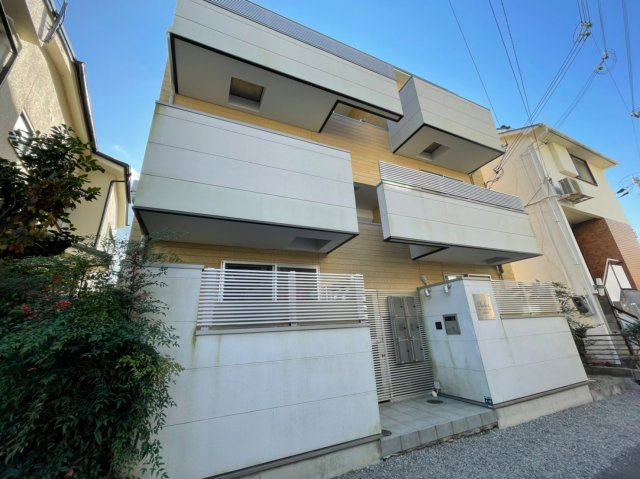 パロス塩屋駅前の外観