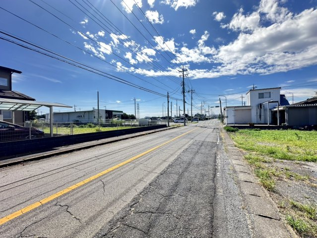 真岡市寺内中古物件の前面道路含む現地写真