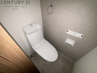 温水洗浄便座付きのトイレです♪