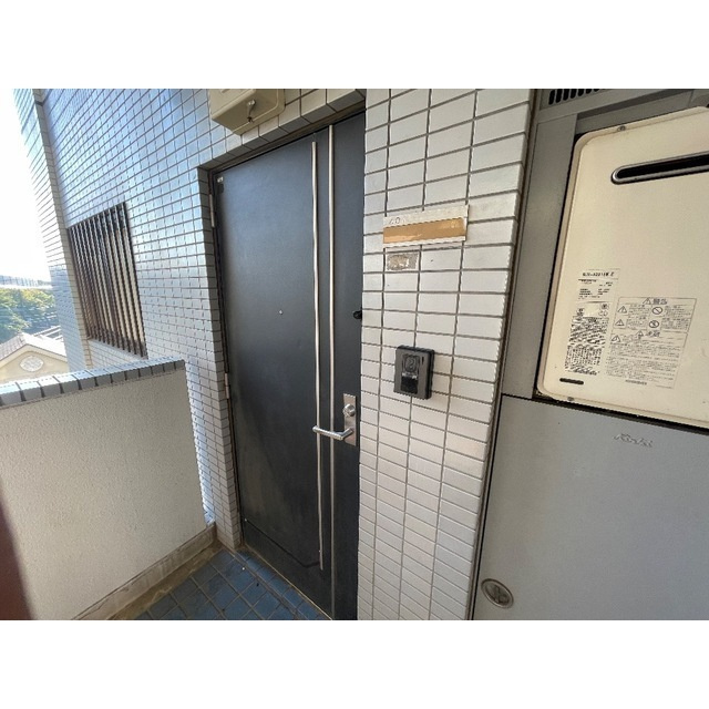 かさまビル9の玄関