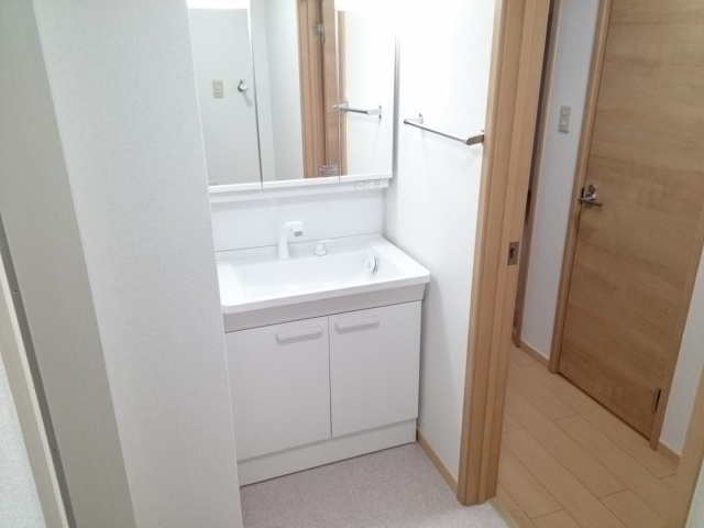 独立洗面化粧台付きでおすすめです！