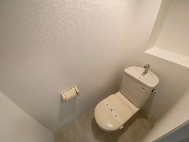 コンパクトで使いやすいトイレです♪