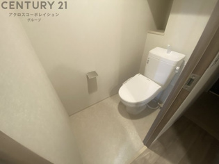 温水洗浄便座付きのトイレです♪