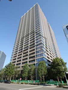 グローバルフロントタワーの外観