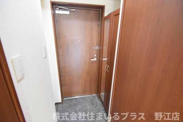 アーバンフラッツ城東の玄関