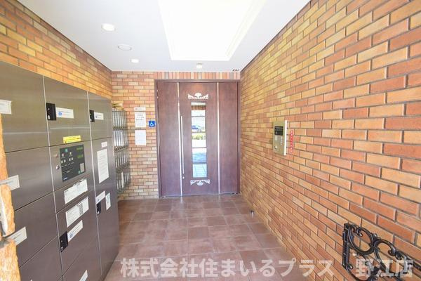 アーバンフラッツ城東のエントランス