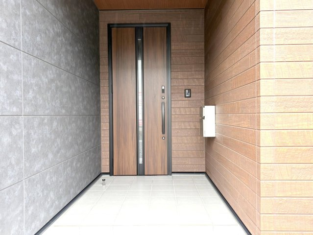 ダイマルタウン　関市稲河町第１　全９区画分譲の玄関|玄関ドアの鍵はディンプルキーと内側はサムターンキーになっており防犯性の高い仕様になっています。