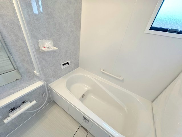 ダイマルタウン　関市稲河町第１　全９区画分譲の浴室|高断熱浴槽の為、４時間後も湯温低下約2.3度と暖かさを保ちます。暖房乾燥機もあり快適に入浴できます。