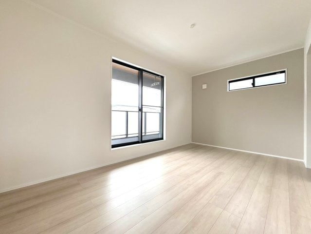 ダイマルタウン　関市稲河町第１　全９区画分譲の寝室|全居室に大型収納を設置。高性能な断熱材で丸ごと覆った高気密・高断熱の家で、夏も冬も快適に過ごせます。