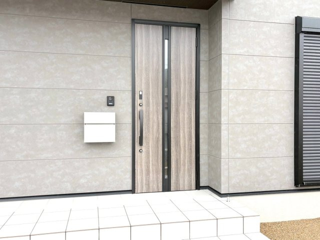 ダイマルタウン　関市稲河町第１　全９区画分譲の玄関|玄関ドアの鍵はディンプルキーと内側はサムターンキーになっており防犯性の高い仕様になっています。