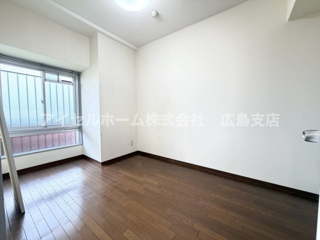 【洋室】 | ハイツ翠苑 | 約5.4帖の洋室です。