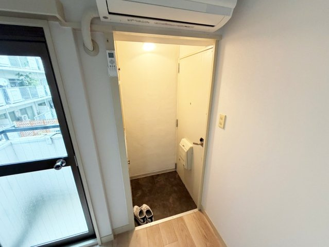 Renatus新大阪の玄関