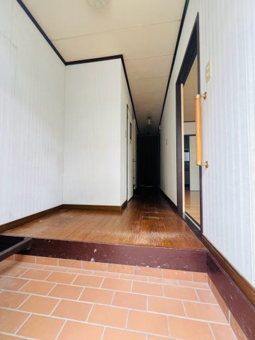 青葉町１丁目貸家の玄関