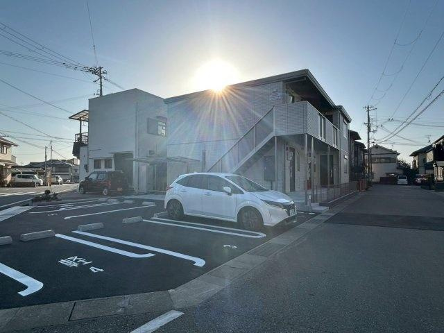 ロイヤルハイツ黒川の駐車場