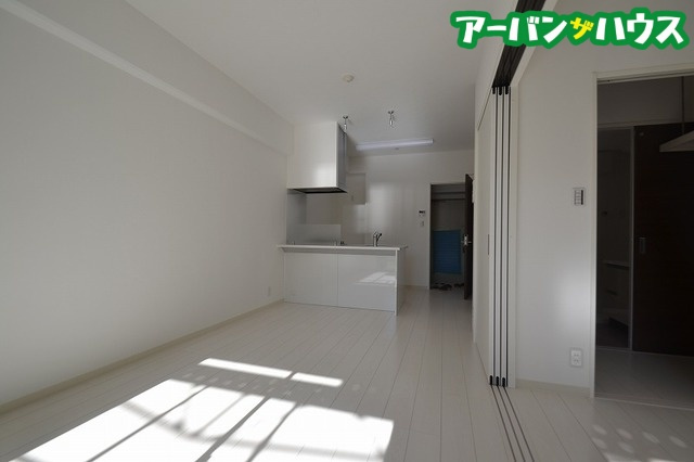 ルミエール岡山駅西口の居間・リビング