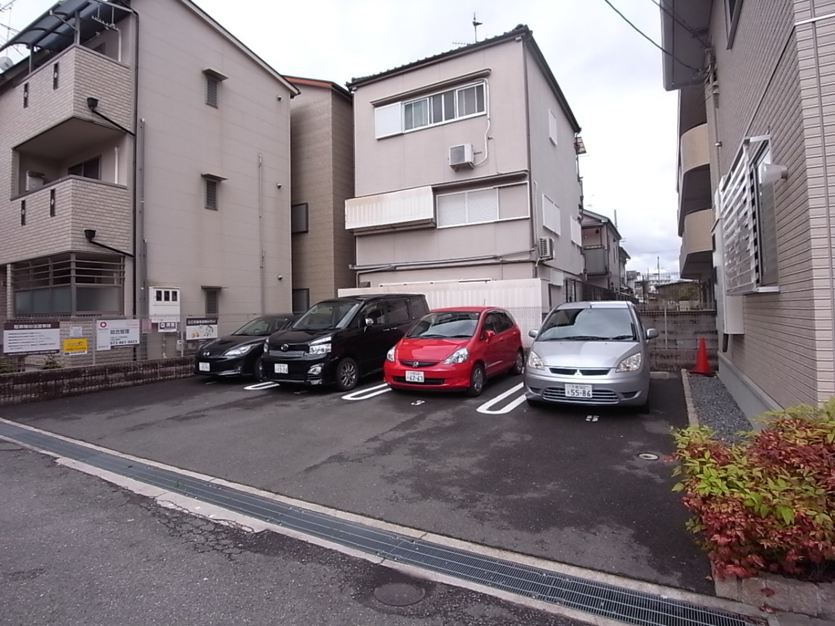ルーチェの駐車場