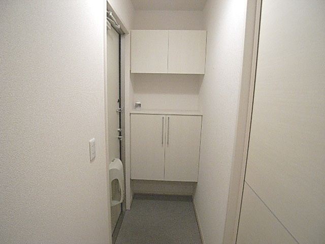 コンフォート東寝屋川の玄関