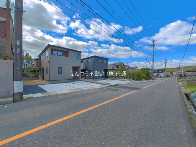 リーブルガーデン品野町の前面道路含む現地写真