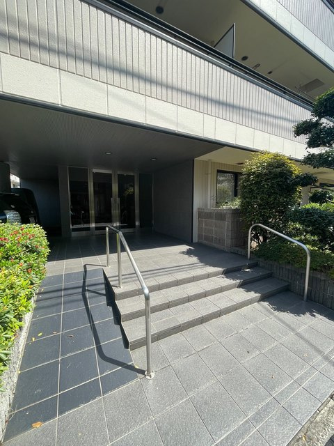 サンフレールのエントランス|オートロック付きのエントランス