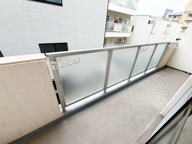 新大阪ファミール東館のバルコニー
